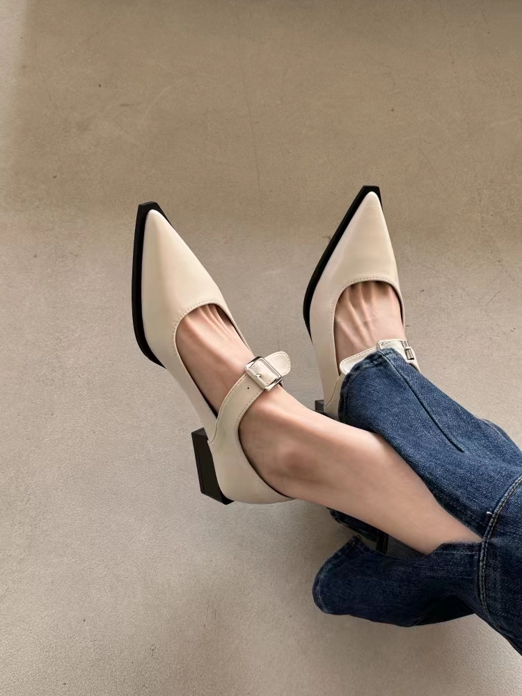 Scarpe Mary Jane alla Moda da  - Leather Classic Strap recensione e prezzo