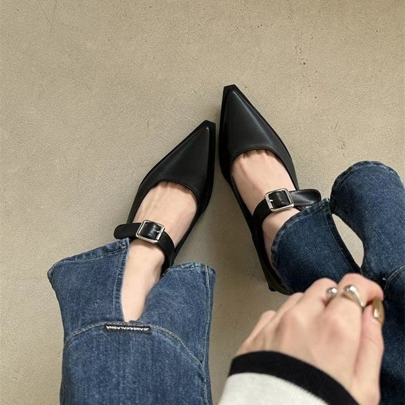 Scarpe Mary Jane alla Moda da  - Leather Classic Strap recensione e prezzo